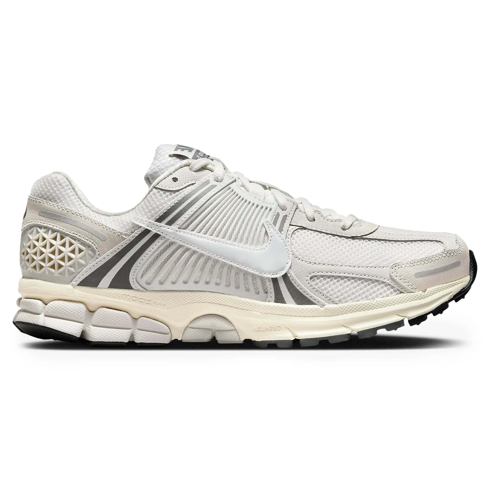 Nike Air Zoom Vomero 5 en tono platino