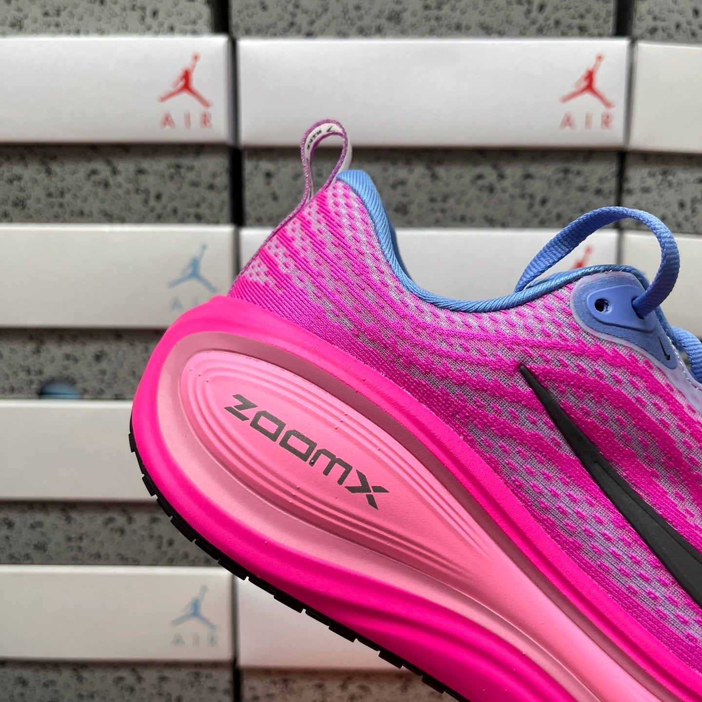 Air Zoom Vomero Plus Royal Pulse Fire Pink pronta entrega