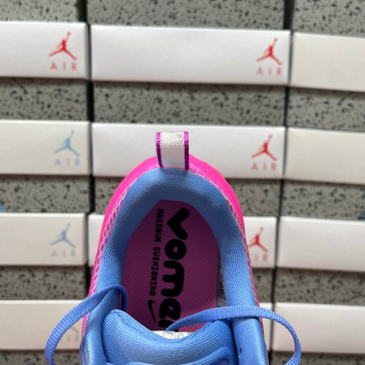 Air Zoom Vomero Plus Royal Pulse Fire Pink pronta entrega