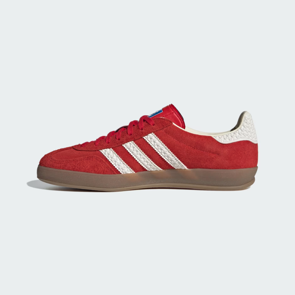 Gazelle indoor red white