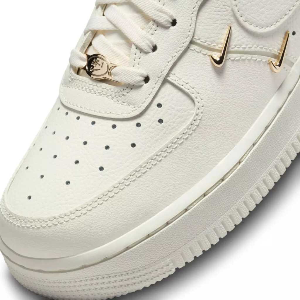 Air force 1 '07 lx sisterhood - golden metallic